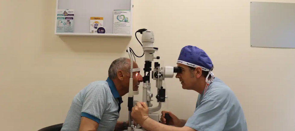 Şanlıurfa'da 68 yıldır gözleri şaşı olan hasta düz görmeye başladı